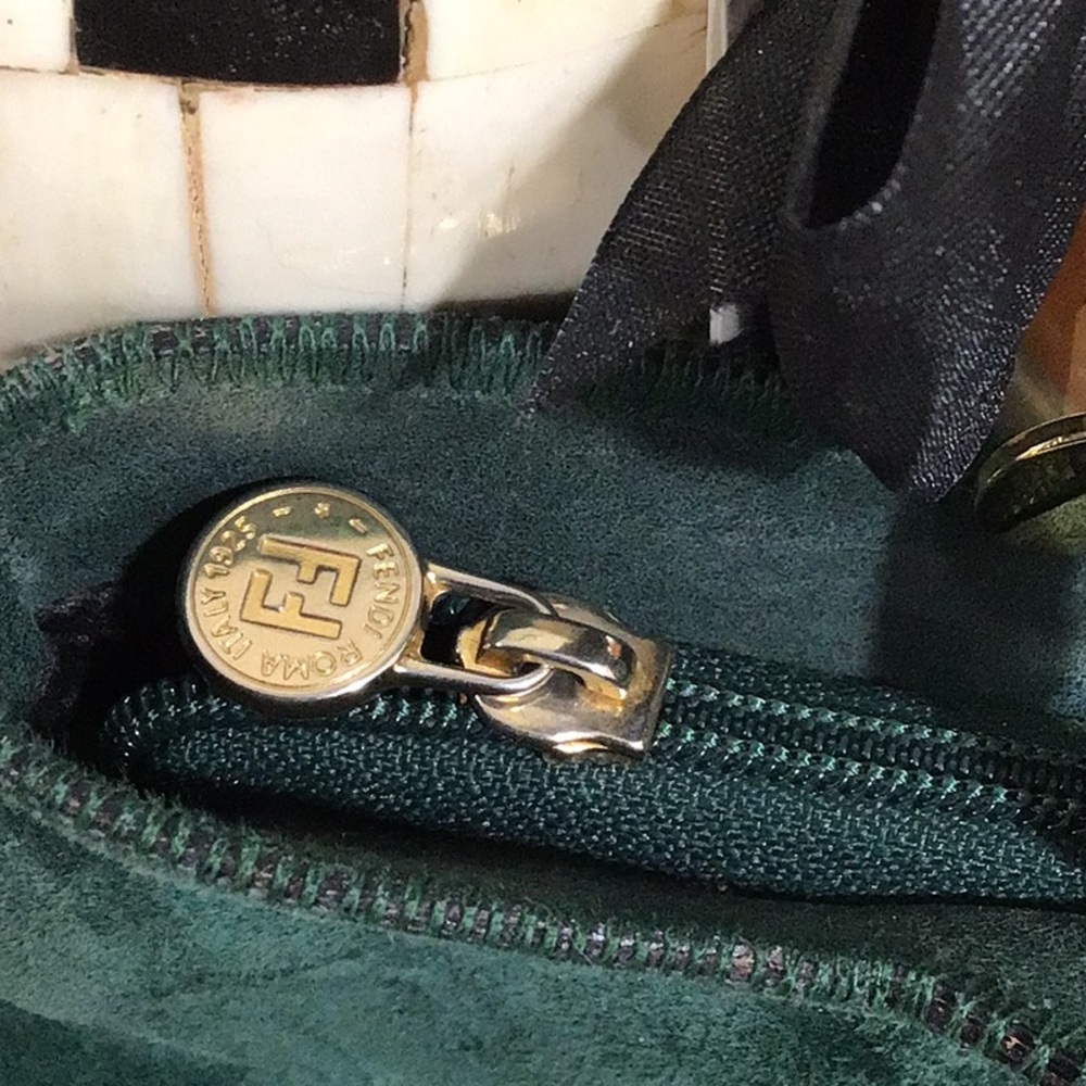 RARE Fendi Elegant Green Suede Tote Handbag - Picture 2 of 9